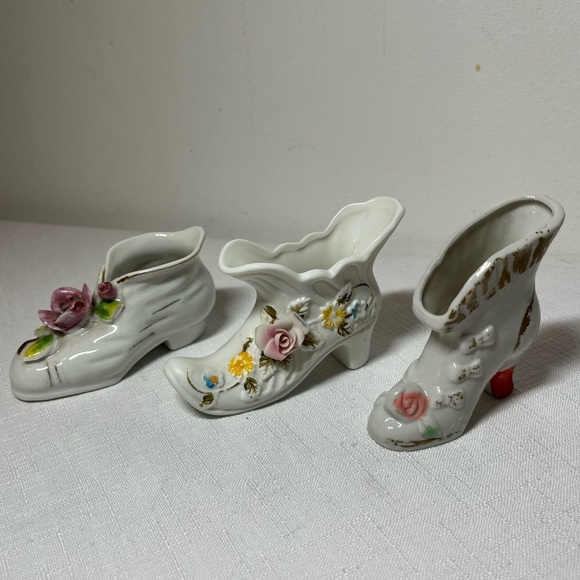 Vintage Floral Porcelain Shoe Figurines Set. Japan (2). Set of three - Picture 2 of 10